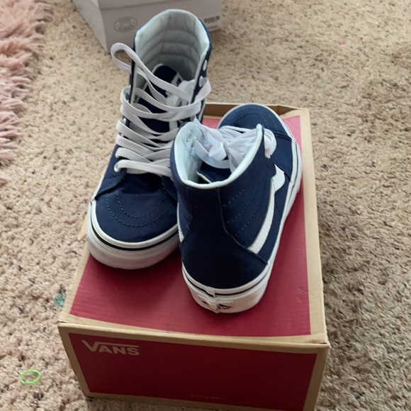 Vans - Picture 3 of 4